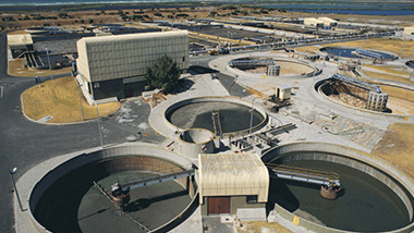 污水處理設(shè)備如何工作的？